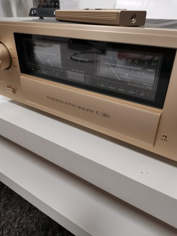 Accuphase E-380
