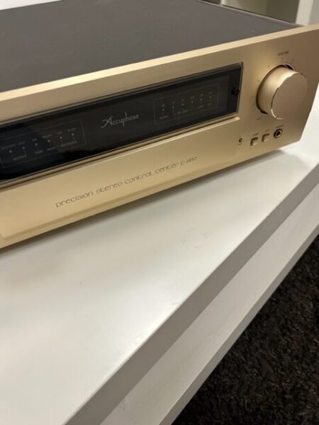 Accuphase C-2410