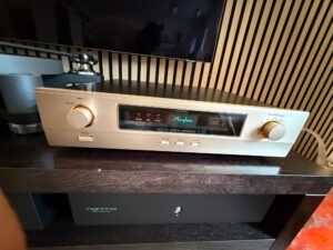 Accuphase C-57